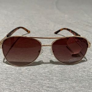 Oscar women’s sunglasses NWT
